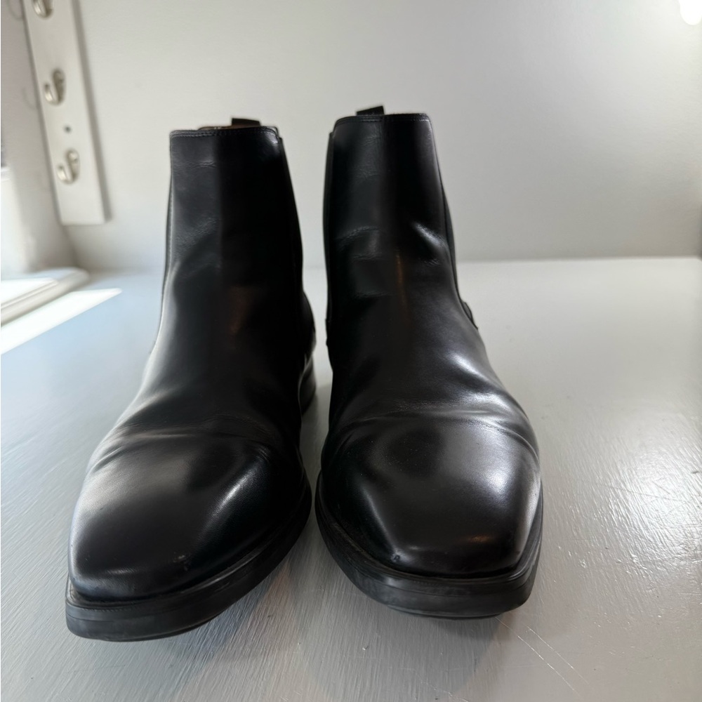 Black Leather Magnanni Chelsea boots